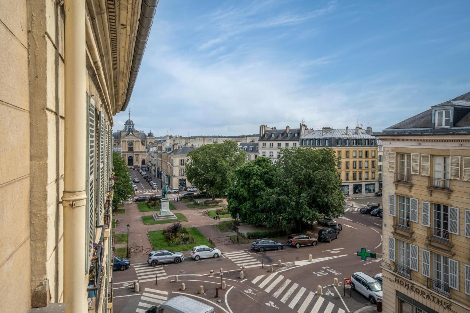 Le Versailles Soleil Classe 3 Etoiles Charme & Vue Chapelle Royale Eksteriør billede